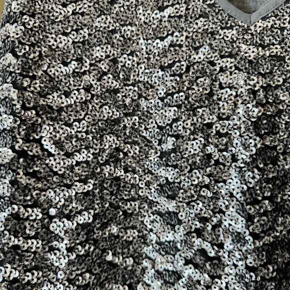 BANANA REPUBLIC Silver Grey Sequin Tank Top Shirt Size Medium V Neck - Picture 3 of 8